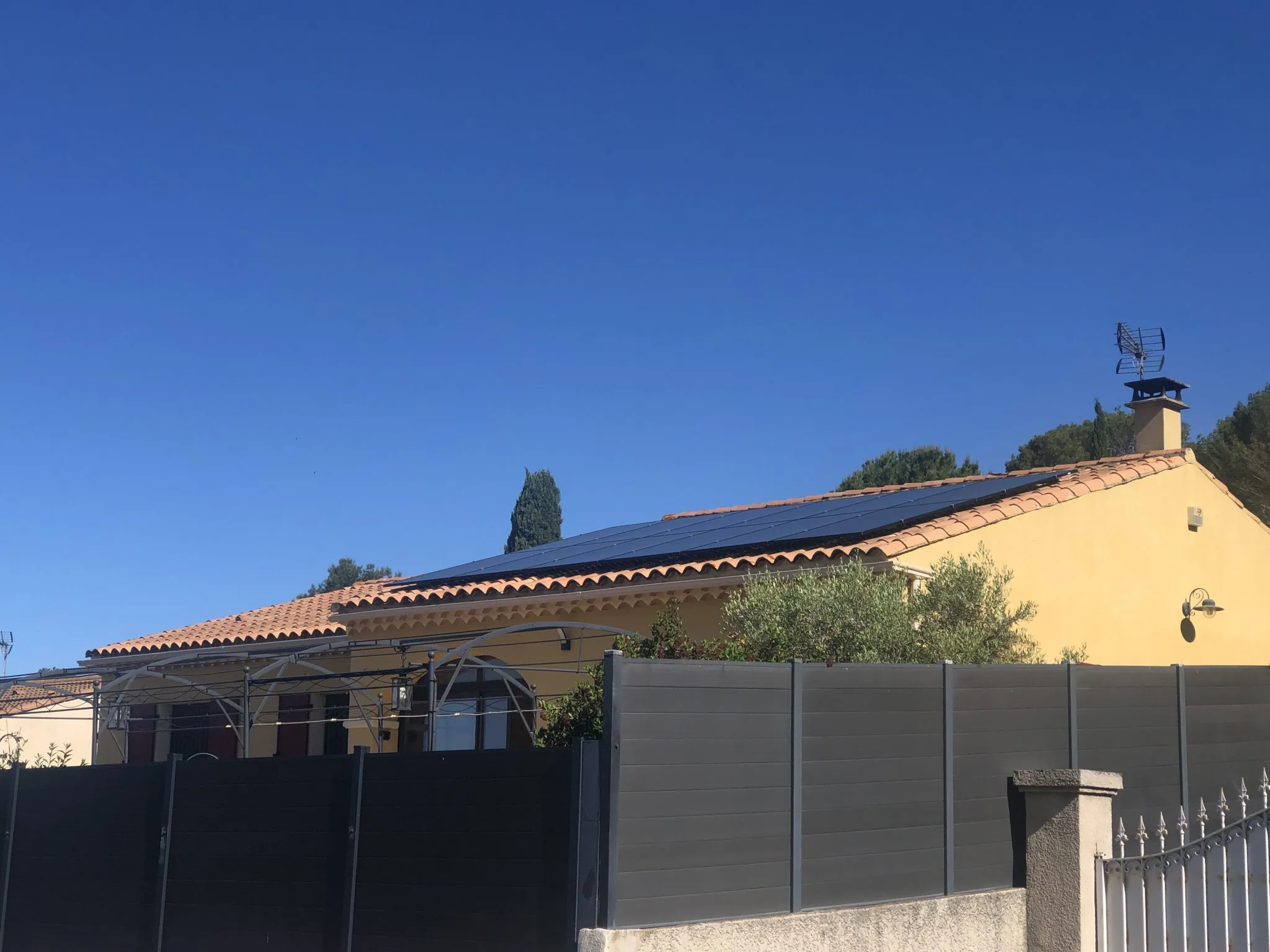 Vue aerienne panneaux solaires